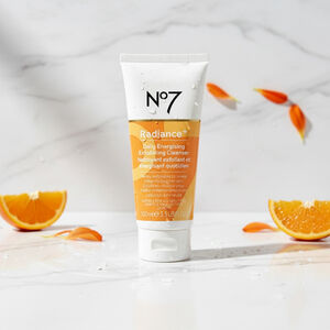 ✨5/$25✨No7 Radiance+ Daily Energising Exfoliating Cleanser 100ml New